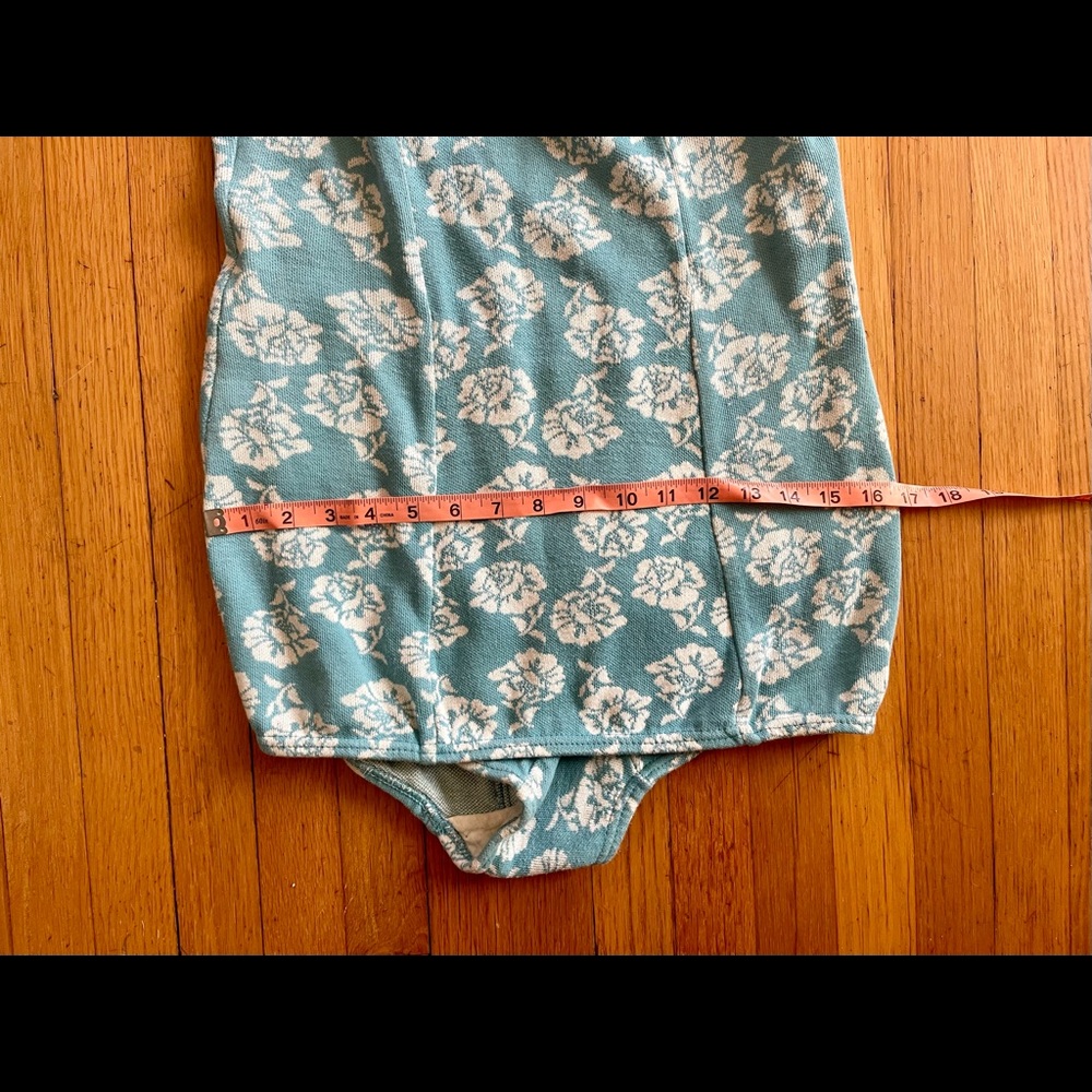 50s Vintage Catalina Blue and White Rose Knit Bathing Suit - Picture 4 of 10